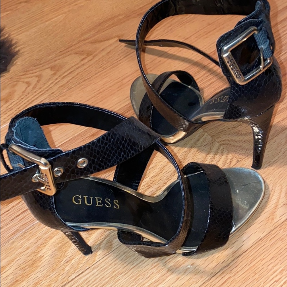 Guess black 🐍snakeskin 👠stilettos